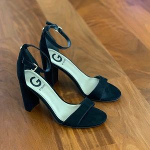 Simple heeled sandal